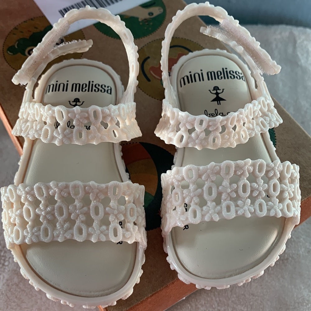 NWT Mini Melissa Panc Sand + Isab Capeto Sandal 5 Creamy Beige New in Box - Picture 6 of 11